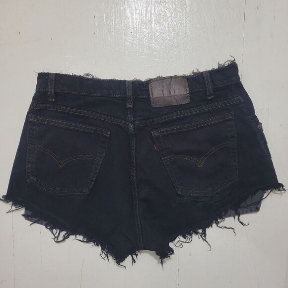Vintage Levi's distressed  black denim shorts - Picture 3 of 3